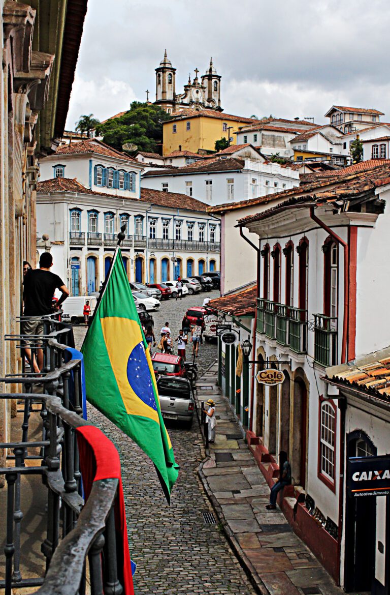 Descubra os segredos da folha de ouro e como utilizá-la para criar obras de arte deslumbrantes