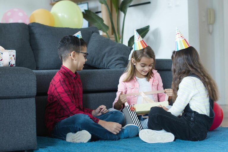Como fazer um convite divertido e inusitado para festas infantis com um toque adulto